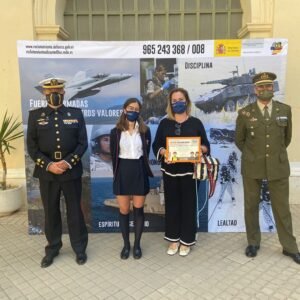 Daniela Ruiz de León, ganadora del Certamen ‘Carta a un militar español’